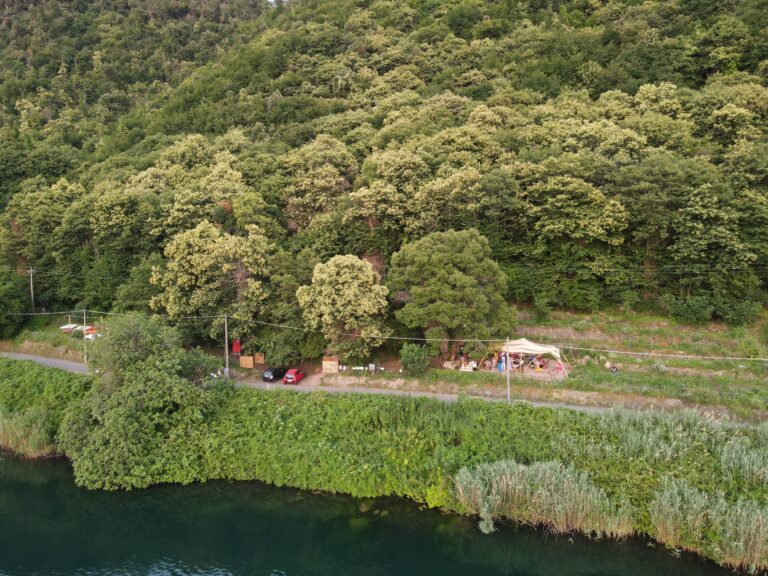La foto panoramica della azienda Erbe della Luna