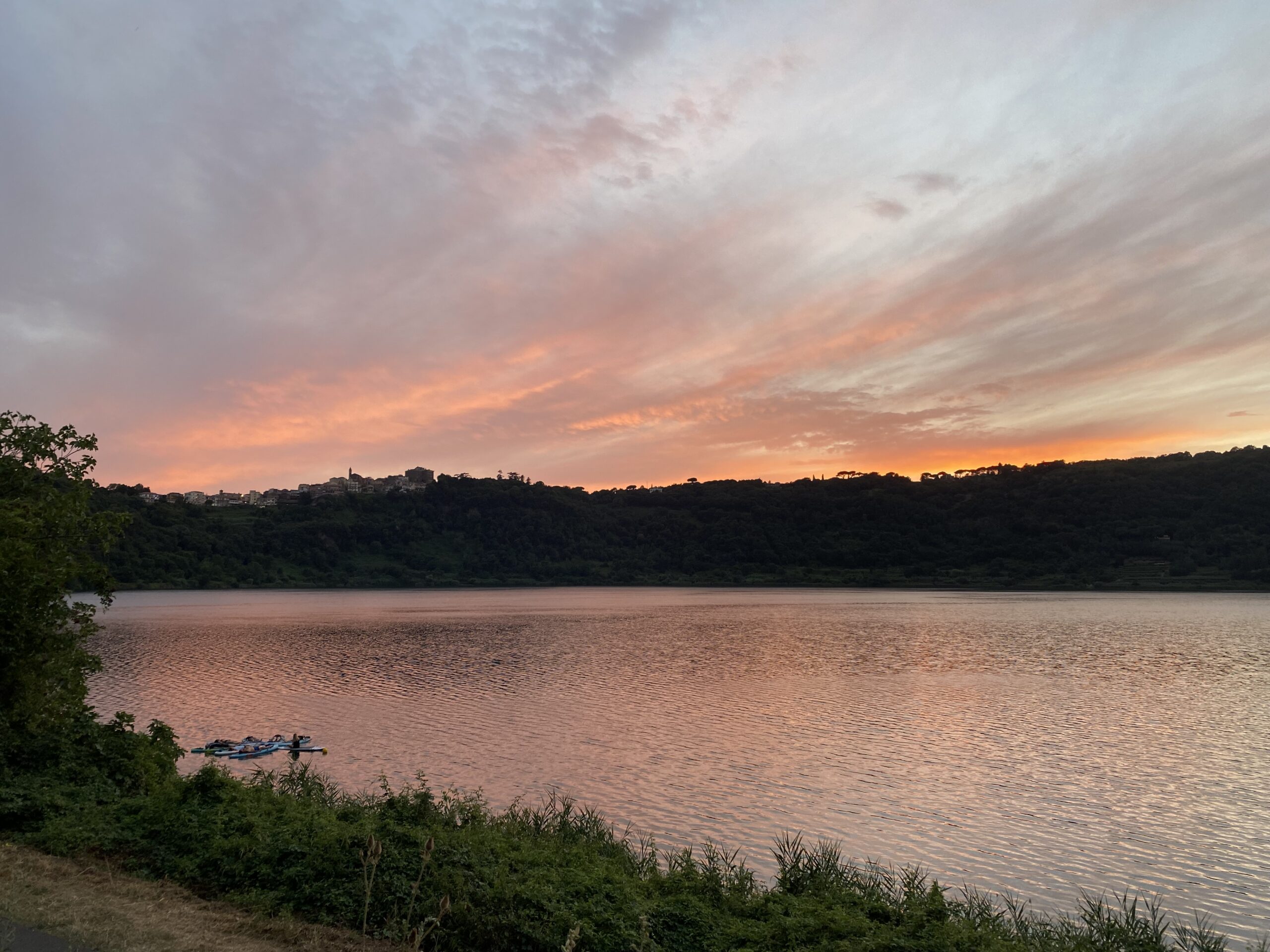 Lago di Nemi a tramonto