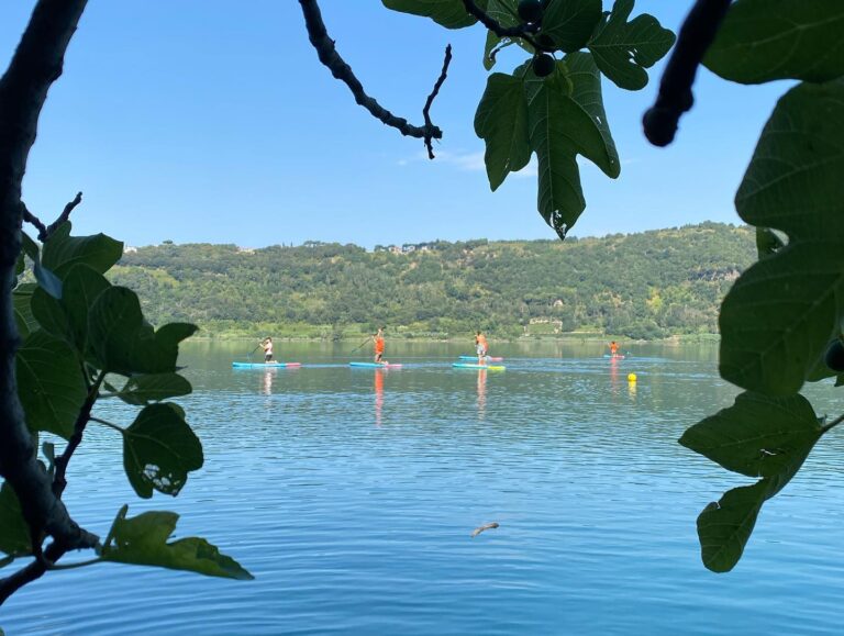 Sup di giorno lago di Nemi